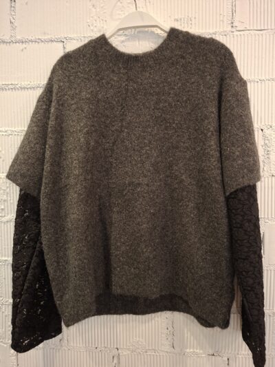 Jersey Gris Encaje en Mangas