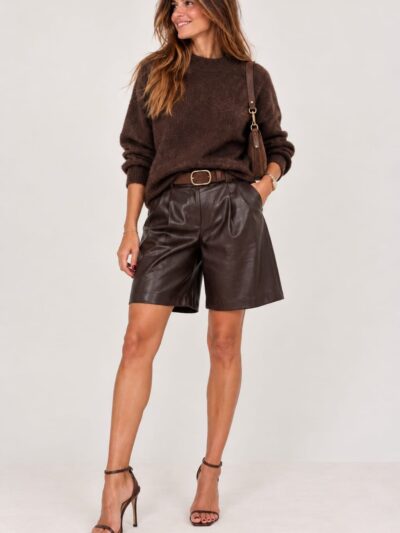 Home Pantalón corto negro Polipiel con cinturón marrón